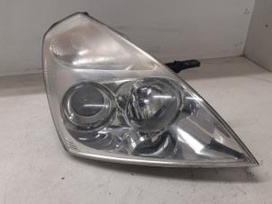 Used Headlight, right Kia Carnival/Grand Carnival 3 2.7 V6 24V Price on request offered by Autodemontage van de Laar
