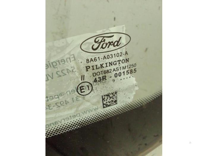 Windschutzscheibe van een Ford Fiesta 6 (JA8) 1.25 16V 2009