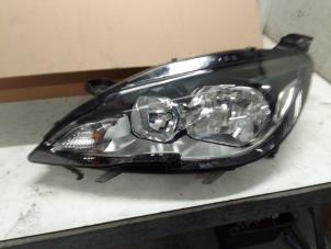 Used Headlight, left Peugeot 308 Price € 150,00 Margin scheme offered by Autodemontage van de Laar