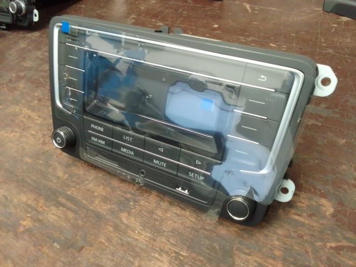 Radio from a Volkswagen Transporter/Caravelle T6  2016