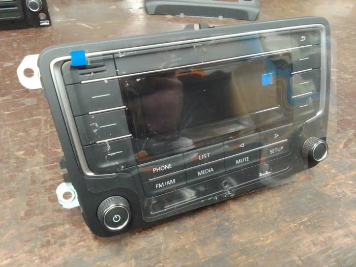 Radio from a Volkswagen Transporter/Caravelle T6  2016