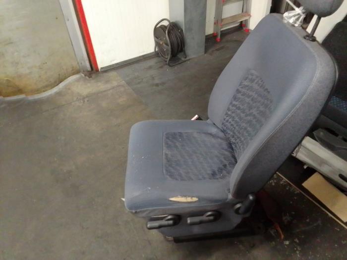 Seat, left from a Opel Movano (4A1; 4A2; 4B2; 4B3; 4C2; 4C3) 2.5 D 2000