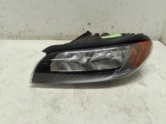 Używane Reflektor lewy Volvo S80 (AR/AS) Cena € 150,00 Procedura marży oferowane przez Autodemontage van de Laar