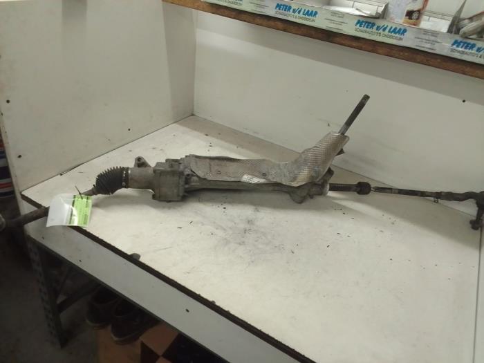 Power steering box from a Land Rover Discovery Sport (LC) 2.0 Si4 16V 2015
