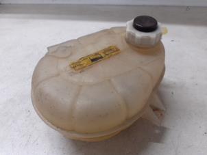 Used Expansion vessel Opel Movano (4A1; 4A2; 4B2; 4B3; 4C2; 4C3) 2.5 D Price on request offered by Autodemontage van de Laar