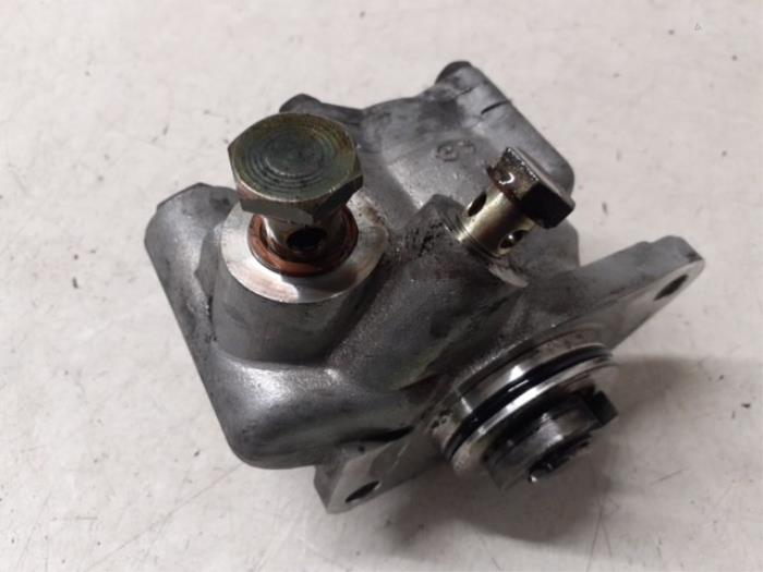 Usagé Pompe de direction Opel Movano (4A1; 4A2; 4B2; 4B3; 4C2; 4C3) 2.5 D Prix sur demande proposé par Autodemontage van de Laar