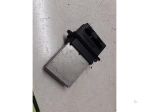 Used Heater resistor Opel Movano (4A1; 4A2; 4B2; 4B3; 4C2; 4C3) 2.5 D Price on request offered by Autodemontage van de Laar