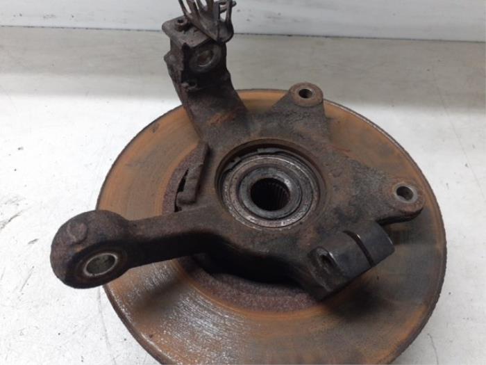 Knuckle, front left from a Opel Movano (4A1; 4A2; 4B2; 4B3; 4C2; 4C3) 2.5 D 2000