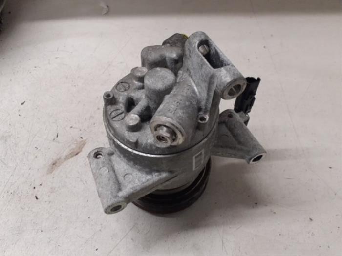 Used Air conditioning pump Toyota Aygo (B40) 1.0 12V VVT-i Price € 100,00 Margin scheme offered by Autodemontage van de Laar