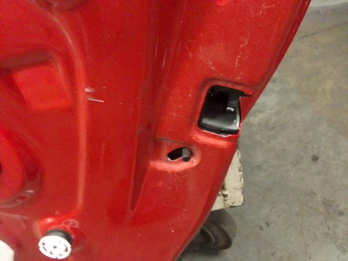 Rear door 4-door, right from a Renault Clio IV (5R) 0.9 Energy TCE 90 12V 2017