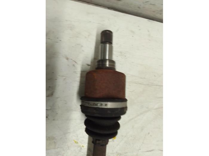 Front drive shaft, left from a Ford Fiesta 6 (JA8) 1.6 16V Sport 2009