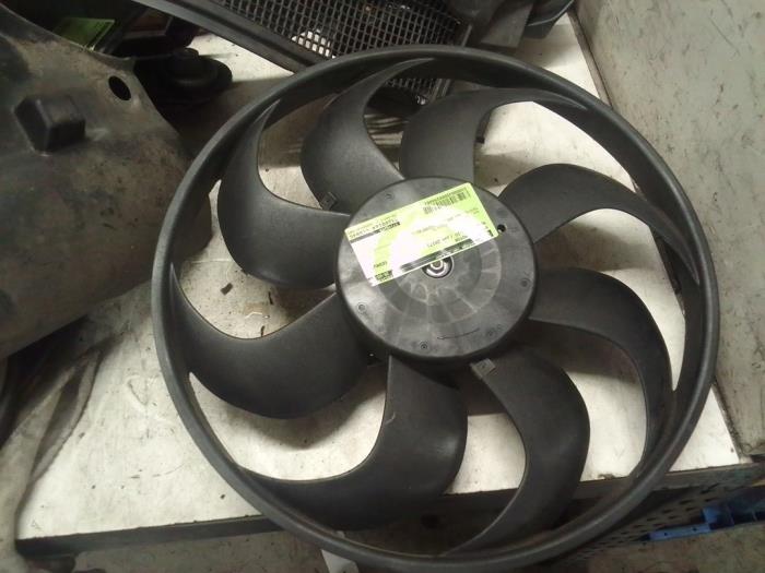 Begagnade Fläktmotor Renault Clio IV (5R) 0.9 Energy TCE 90 12V Pris € 50,00 Marginaltabell erbjuds av Autodemontage van de Laar