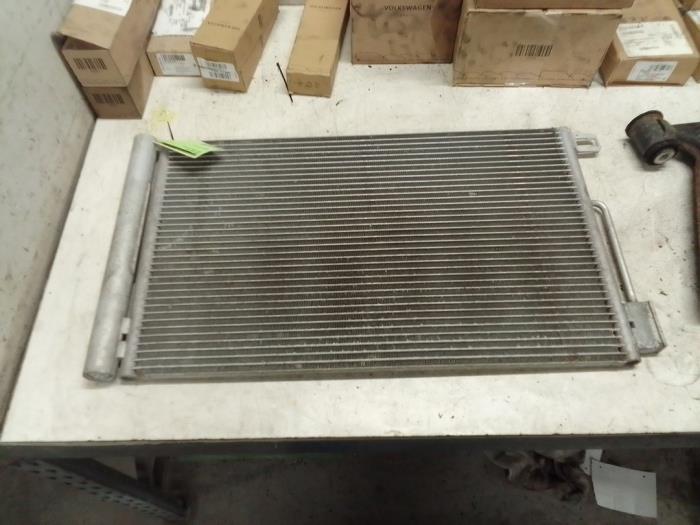 Usagé Radiateur clim Opel Corsa D 1.2 16V Prix € 70,00 Règlement à la marge proposé par Autodemontage van de Laar