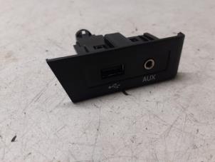 Usados Conexión AUX-USB Skoda Rapid 1.4 TSI 16V Precio € 20,00 Norma de margen ofrecido por Autodemontage van de Laar