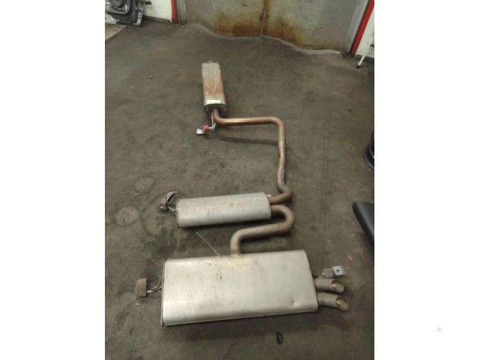 Exhaust central + rear silencer from a Volkswagen T-Roc 1.5 TSI Evo BMT 16V 2018