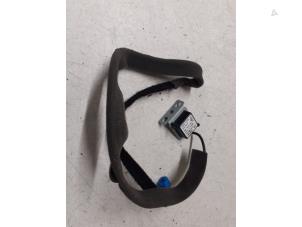 Used GPS antenna Renault Clio IV (5R) 0.9 Energy TCE 90 12V Price on request offered by Autodemontage van de Laar