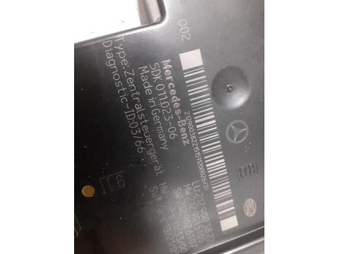 Caja de fusibles de un Mercedes-Benz E (W212) E-200 CDI 16V BlueEfficiency,BlueTEC 2016