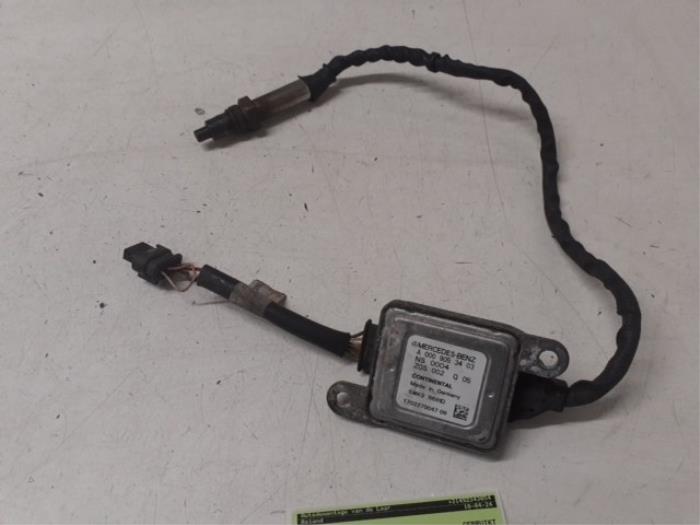 Usados Sensor Nox Mercedes E (W212) E-200 CDI 16V BlueEfficiency,BlueTEC Precio € 150,00 Norma de margen ofrecido por Autodemontage van de Laar