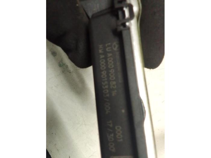 Usagé Module pompe carburant Mercedes Sprinter Tourer 3,5t (907.7) 316 CDI 2.1 D RWD Prix € 42,35 Prix TTC proposé par Autodemontage van de Laar