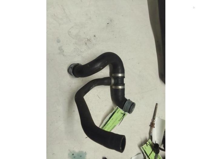 Radiator hose from a Mercedes-Benz Sprinter Tourer 3,5t (907.7) 316 CDI 2.1 D RWD 2020