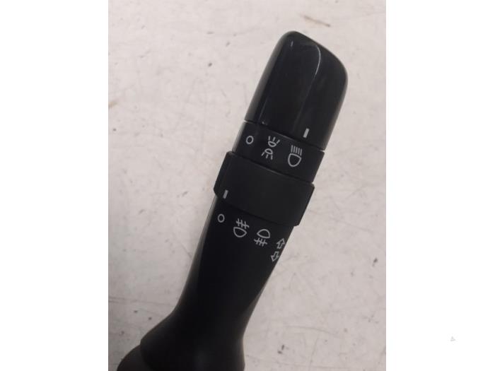 Interruptor combinado columna de dirección de un Peugeot 108 1.0 12V 2014