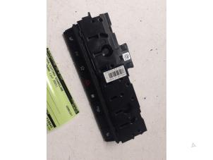 Used Panic lighting switch Renault Arkana (RJLL) 1.6 E-Tech 145 16V Price on request offered by Autodemontage van de Laar