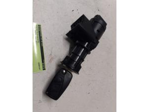 Used Ignition lock + key Fiat Panda (169) 1.2, Classic Price on request offered by Autodemontage van de Laar