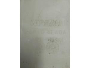 Used Front windscreen washer reservoir Nissan Qashqai (J11) 1.2 DIG-T 16V Price € 35,00 Margin scheme offered by Autodemontage van de Laar