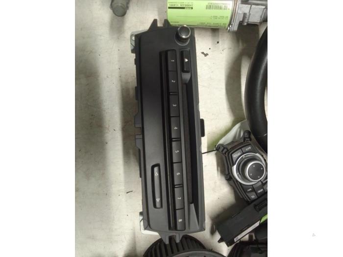 Używane Radio BMW 3 serie (E90) 316i 16V Cena € 125,00 Procedura marży oferowane przez Autodemontage van de Laar