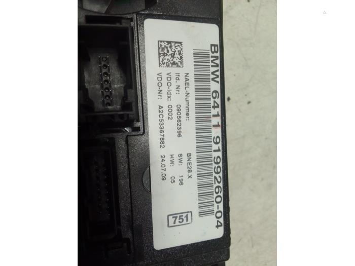 Używane Panel climatronic BMW 3 serie (E90) 316i 16V Cena € 100,00 Procedura marży oferowane przez Autodemontage van de Laar
