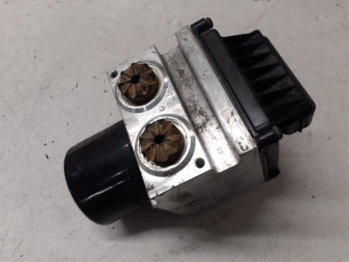 Begagnade ABS-pump Volkswagen Passat CC (357) 2.0 TSI 16V Pris på förfrågan erbjuds av Autodemontage van de Laar