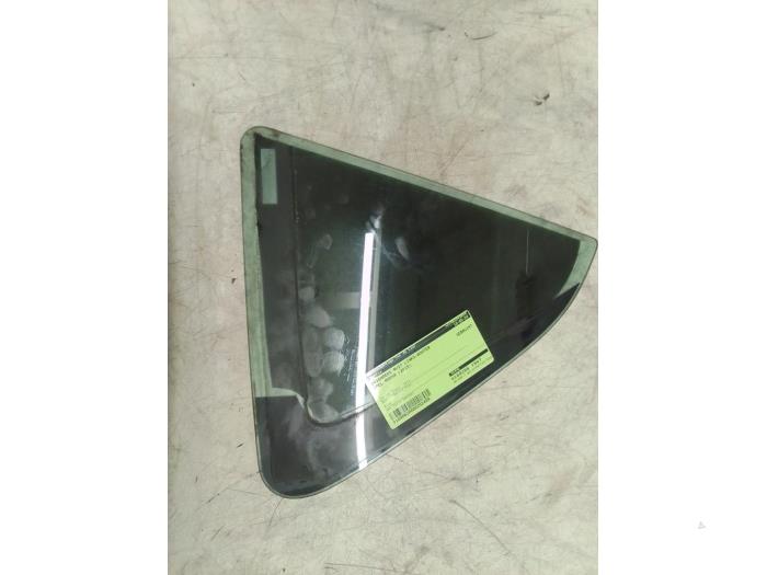 Usados Ventanilla triangular izquierda detrás Opel Mokka/Mokka X 1.4 Turbo 16V 4x2 Precio € 30,00 Norma de margen ofrecido por Autodemontage van de Laar