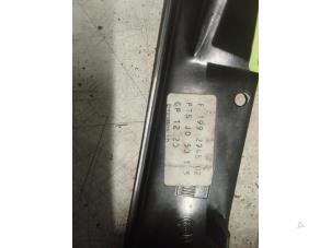 Używane Mechanizm szyby prawej przedniej wersja 4-drzwiowa Fiat Grande Punto (199) 1.3 JTD Multijet 16V VGT Cena € 35,00 Procedura marży oferowane przez Autodemontage van de Laar