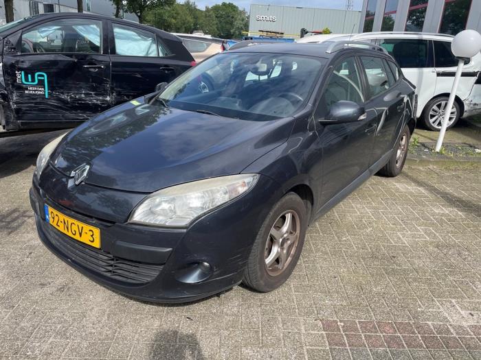 Begagnade Front Renault Megane III Grandtour (KZ) 1.6 16V Pris € 100,00 Marginaltabell erbjuds av Autodemontage van de Laar