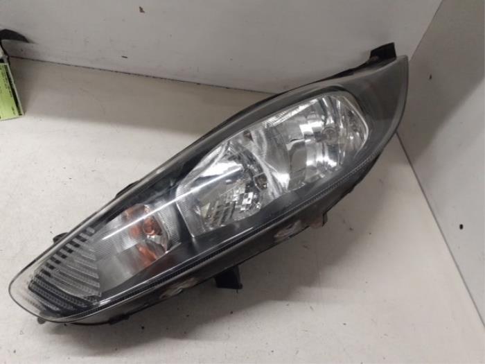 Używane Reflektor lewy Ford Fiesta 6 (JA8) 1.0 SCI 12V 80 Cena € 75,00 Procedura marży oferowane przez Autodemontage van de Laar
