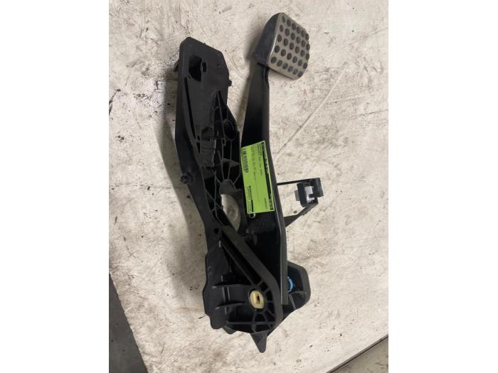 Używane Pedal hamulca Mercedes CLA (118.3) 1.5 CLA-180d Cena € 75,00 Procedura marży oferowane przez Autodemontage van de Laar