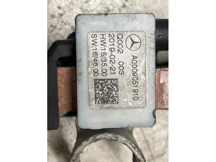 Używane Biegun akumulator Mercedes CLA (118.3) 1.5 CLA-180d Cena € 35,00 Procedura marży oferowane przez Autodemontage van de Laar
