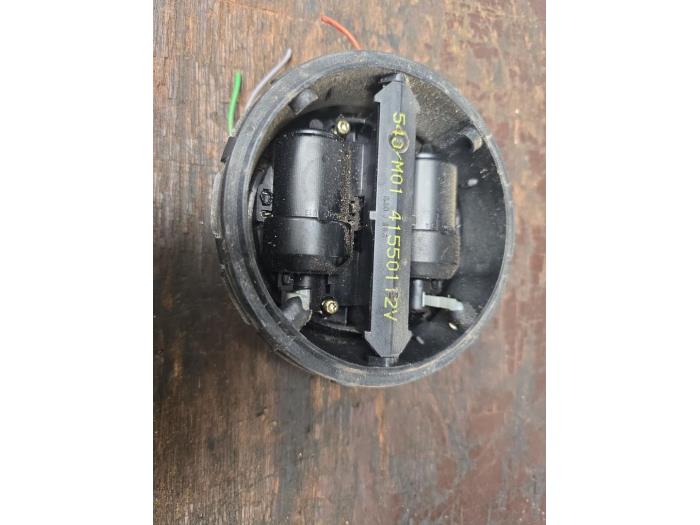 Używane Silnik lusterka prawego Opel Movano (4A1; 4A2; 4B2; 4B3; 4C2; 4C3) 3.0 CDTI 16V Cena € 50,00 Procedura marży oferowane przez Autodemontage van de Laar