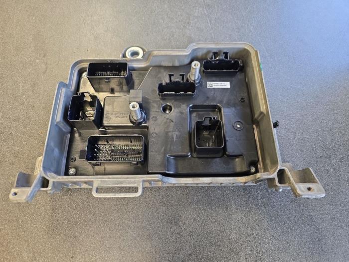 Usados Módulo electrónico central Tesla Model 3 Long Range AWD 75 kWh Precio € 450,00 Norma de margen ofrecido por Autodemontage van de Laar