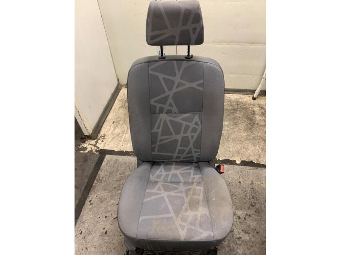 Używane Fotel prawy Ford Transit Connect 1.8 TDCi 75 Cena € 125,00 Procedura marży oferowane przez Autodemontage van de Laar