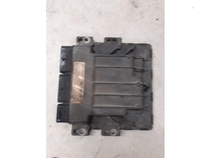 Used Engine management computer Renault Captur II (RJB) 1.3 Mild Hybrid 160 16V Price on request offered by Autodemontage van de Laar