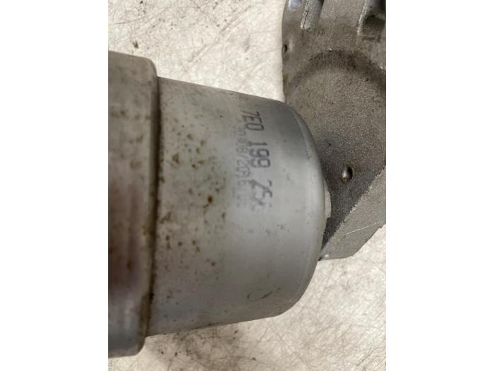 Used Engine mount Volkswagen Transporter T6 2.0 TDI DRF Price € 35,00 Margin scheme offered by Autodemontage van de Laar