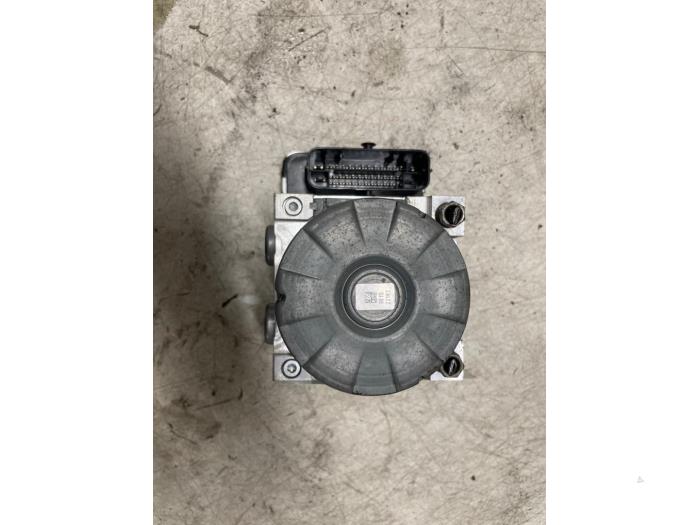Usagé Pompe ABS Volkswagen Transporter T6 2.0 TDI DRF Prix € 250,00 Règlement à la marge proposé par Autodemontage van de Laar
