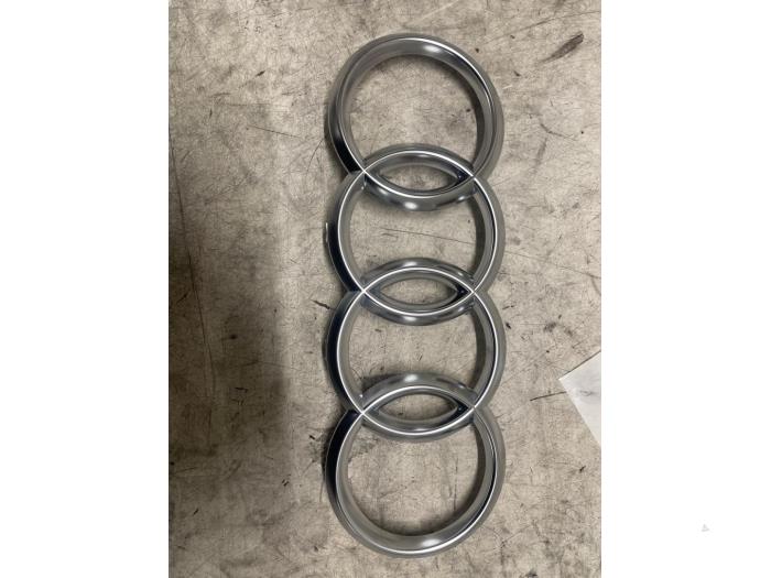 Nya Emblem Audi A4 Pris på förfrågan erbjuds av Autodemontage van de Laar