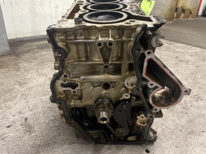 Engine crankcase from a Renault Kadjar (RFEH) 1.3 TCE 160 FAP 16V 2018