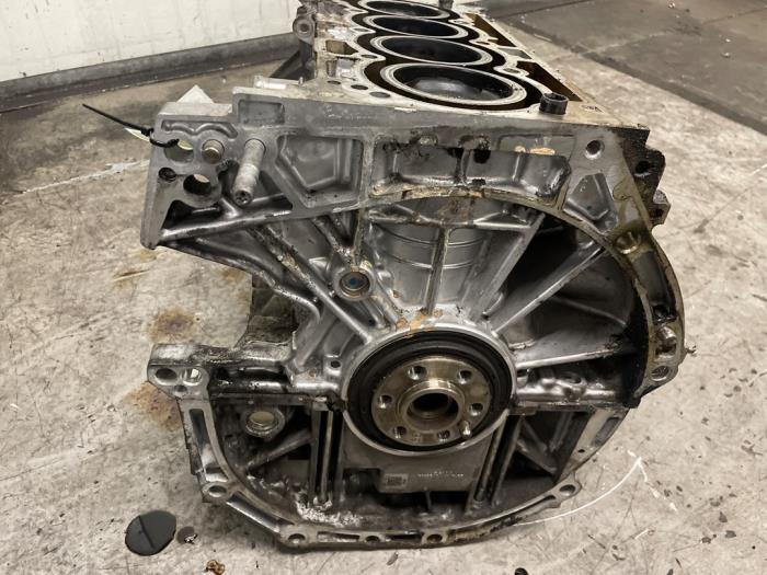 Engine crankcase from a Renault Kadjar (RFEH) 1.3 TCE 160 FAP 16V 2018