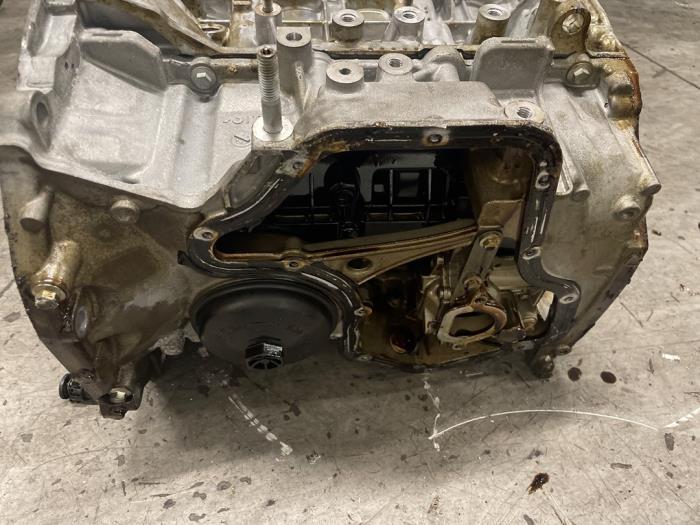 Engine crankcase from a Renault Kadjar (RFEH) 1.3 TCE 160 FAP 16V 2018