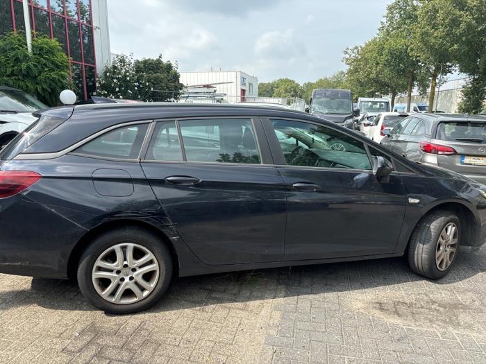 Begagnade Matta Opel Astra K Sports Tourer 1.0 Turbo 12V Pris € 175,00 Marginaltabell erbjuds av Autodemontage van de Laar