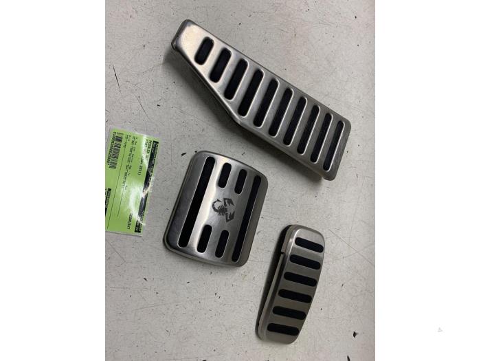 Gebrauchte Pedale Set Fiat 500/595/695 1.4 T-Jet 16V Preis auf Anfrage angeboten von Autodemontage van de Laar