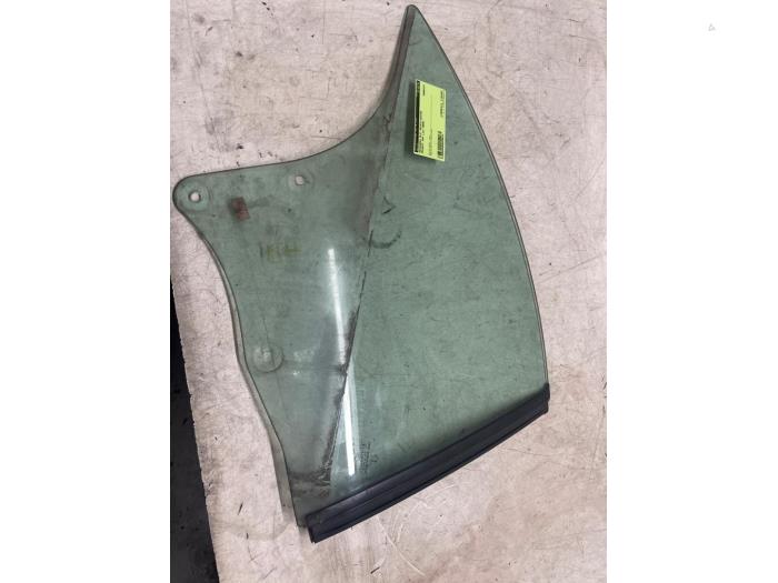 Usados Ventanilla triangular derecha detrás Peugeot 308 CC (4B) 1.6 16V THP 150 Precio de solicitud ofrecido por Autodemontage van de Laar